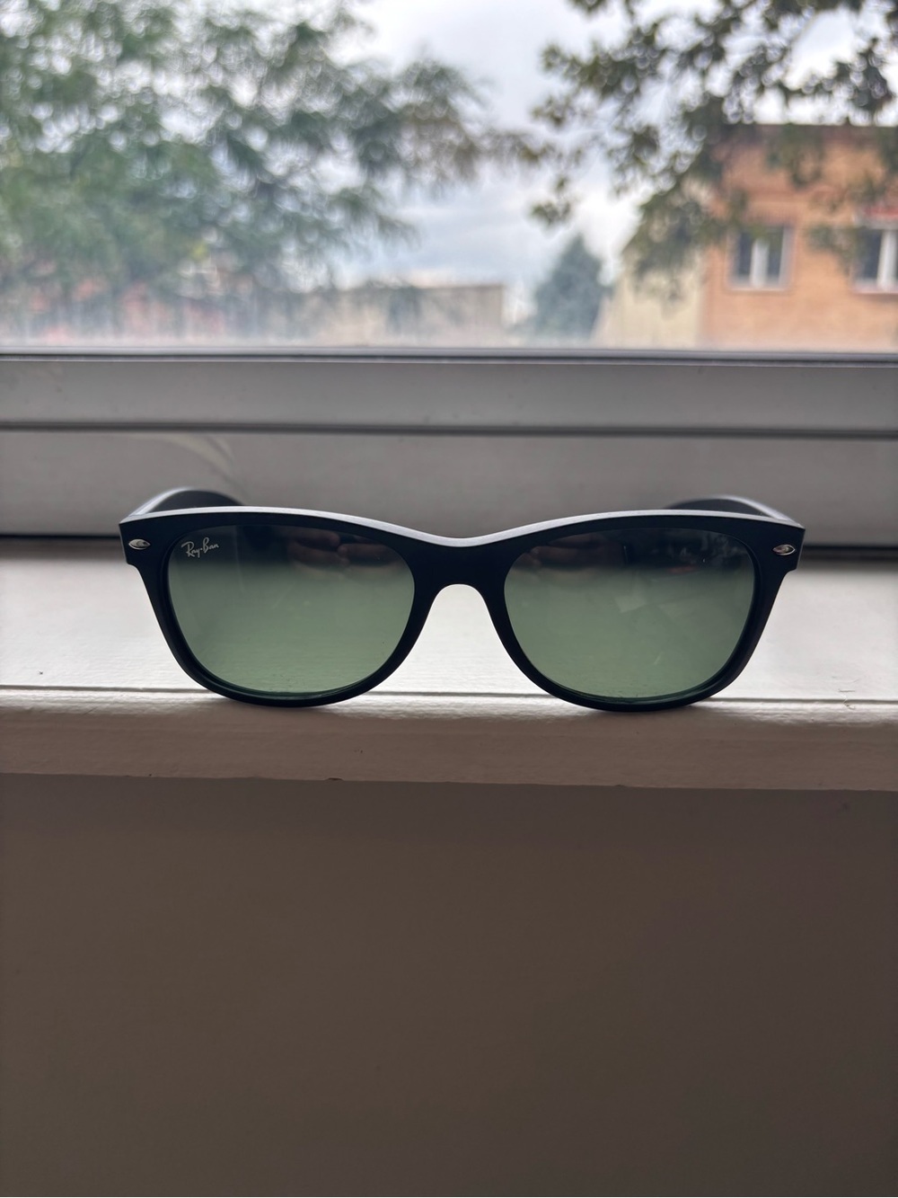 ORB2132 Ray-Ban Black Frame with Green Lenses Men's Sunglasses
